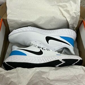 Nike Revolution 5 (White and Blue)